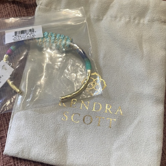 Kendra Scott Gold Masie Cuff size M/L - Picture 4 of 4